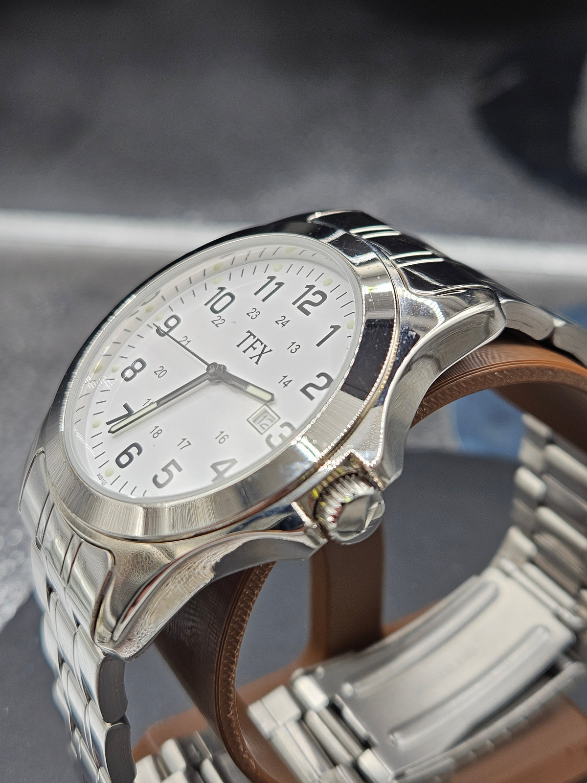 Vintage TFX by Bulova stainless steel date white enamel dial mens watch