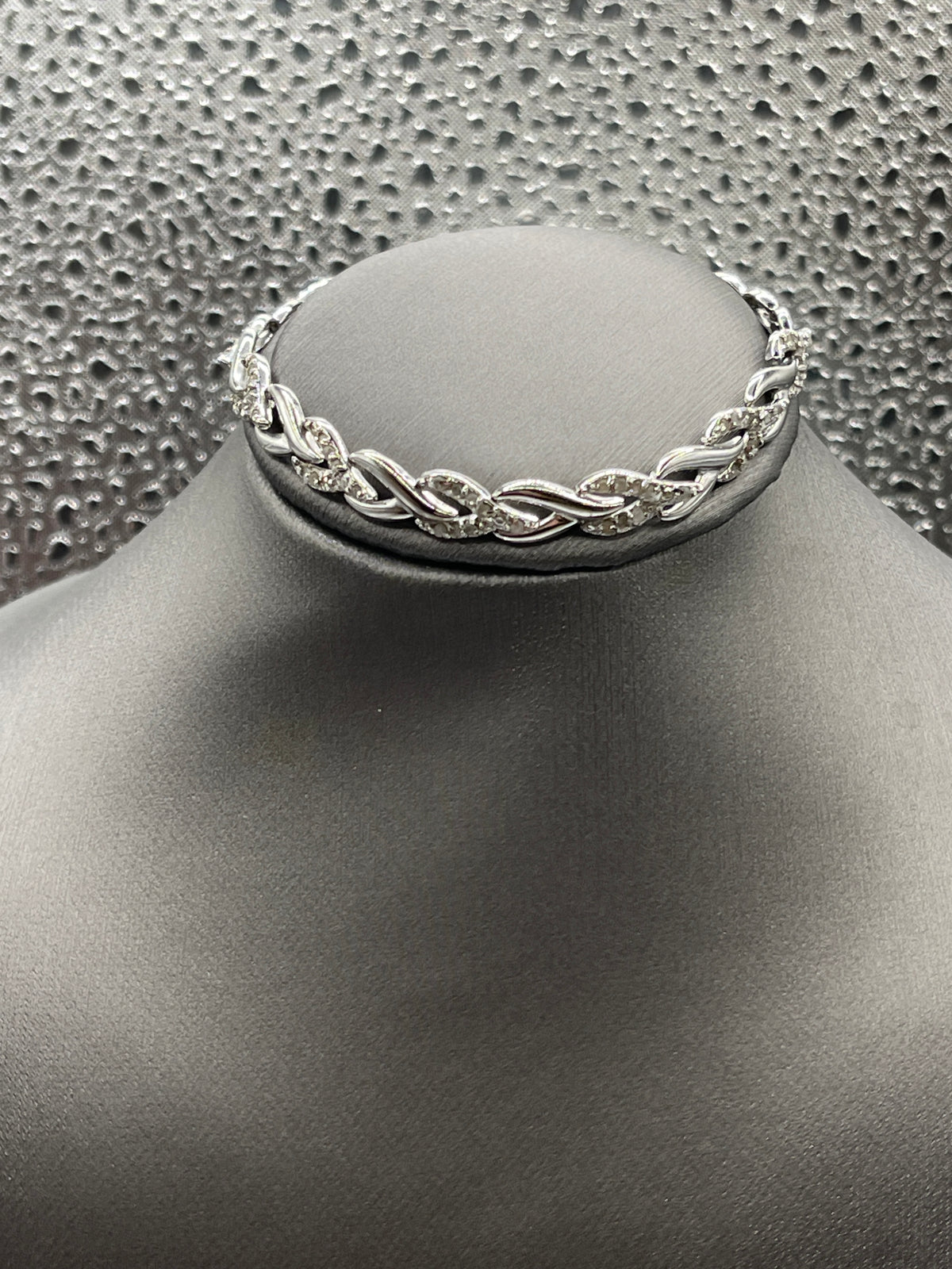 Ladies Sterling Silver and Diamond Cut Link Bracelet