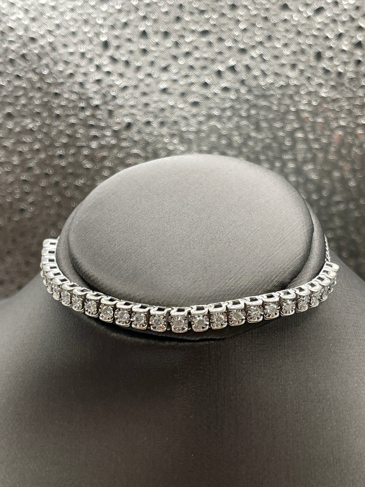 Brilliant 14 Karat White Gold Diamond Bracelet