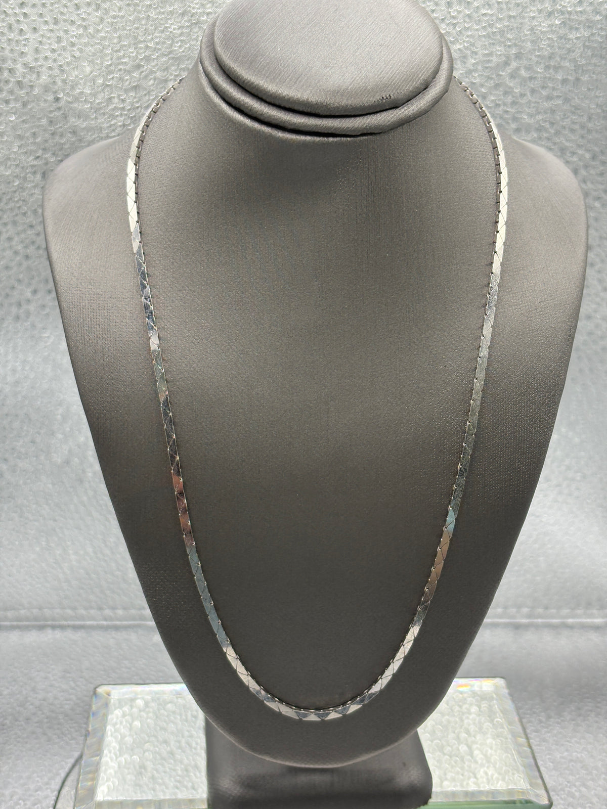 Ladies Vintage 14 Karat White Gold Cobra Link Chain