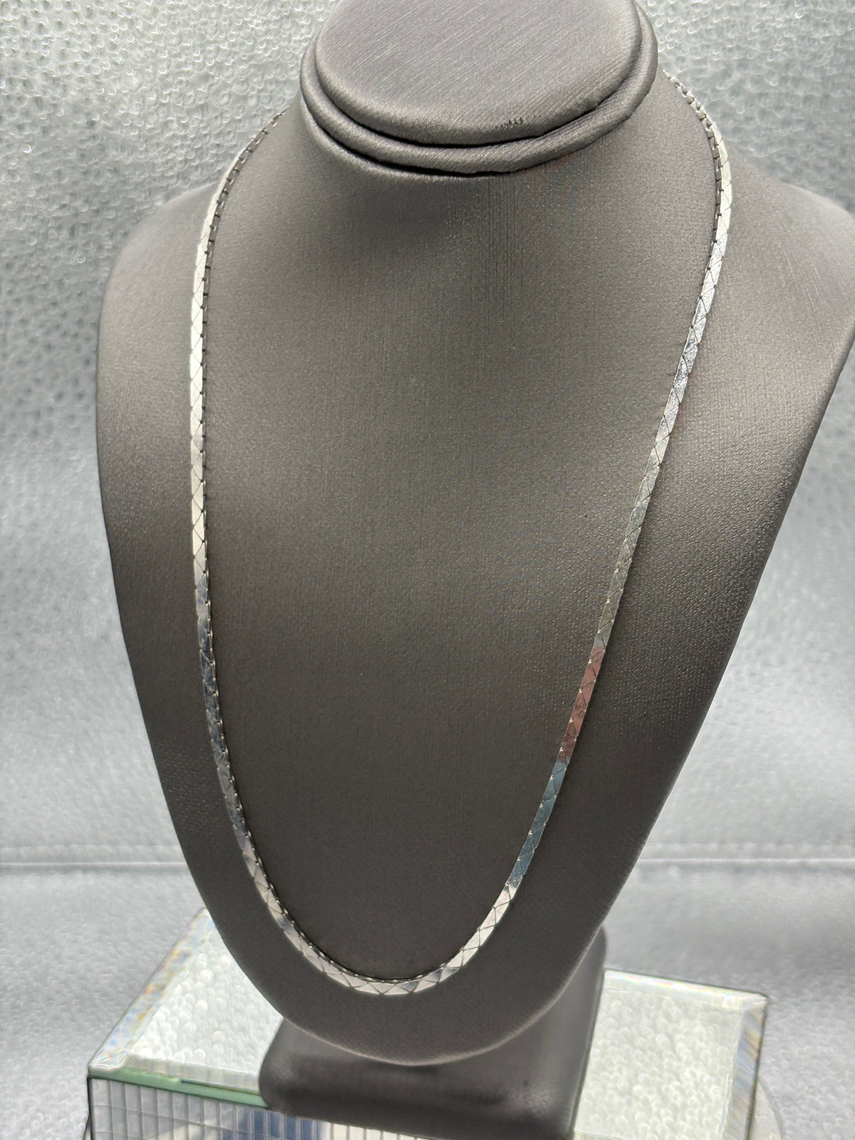 Ladies Vintage 14 Karat White Gold Cobra Link Chain