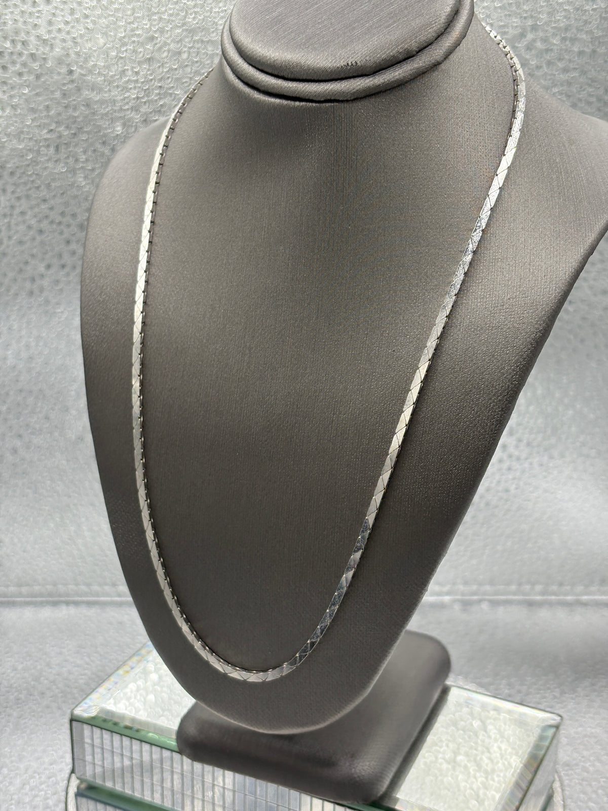 Ladies Vintage 14 Karat White Gold Cobra Link Chain