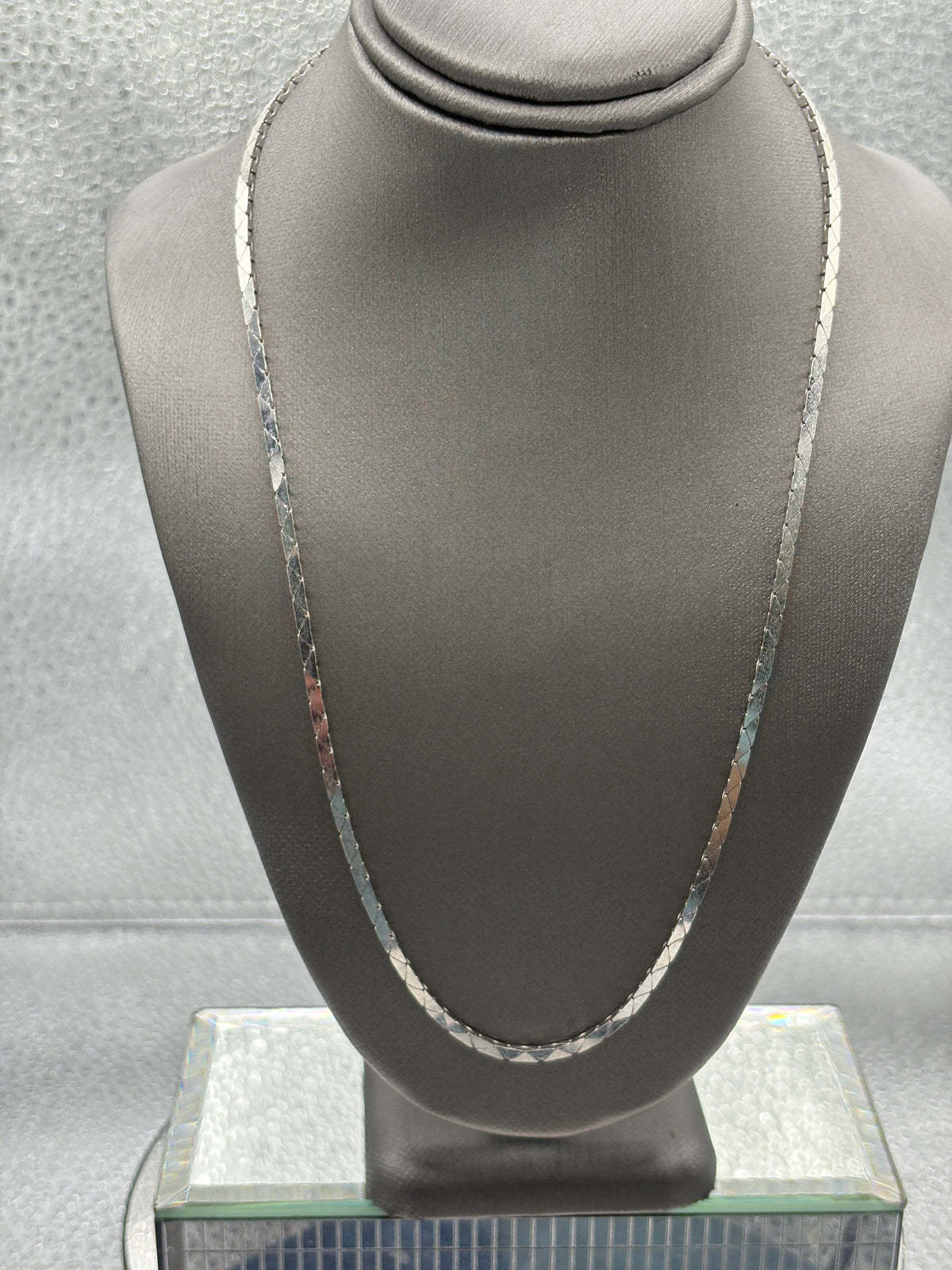 Ladies Vintage 14 Karat White Gold Cobra Link Chain