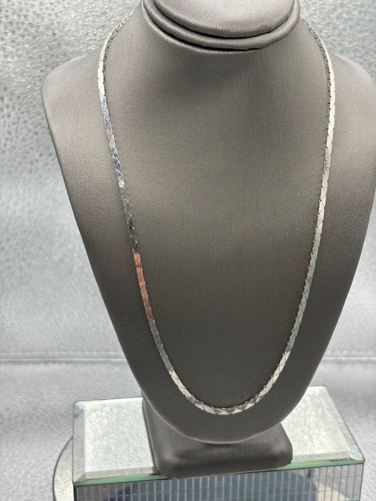 Ladies Vintage 14 Karat White Gold Cobra Link Chain