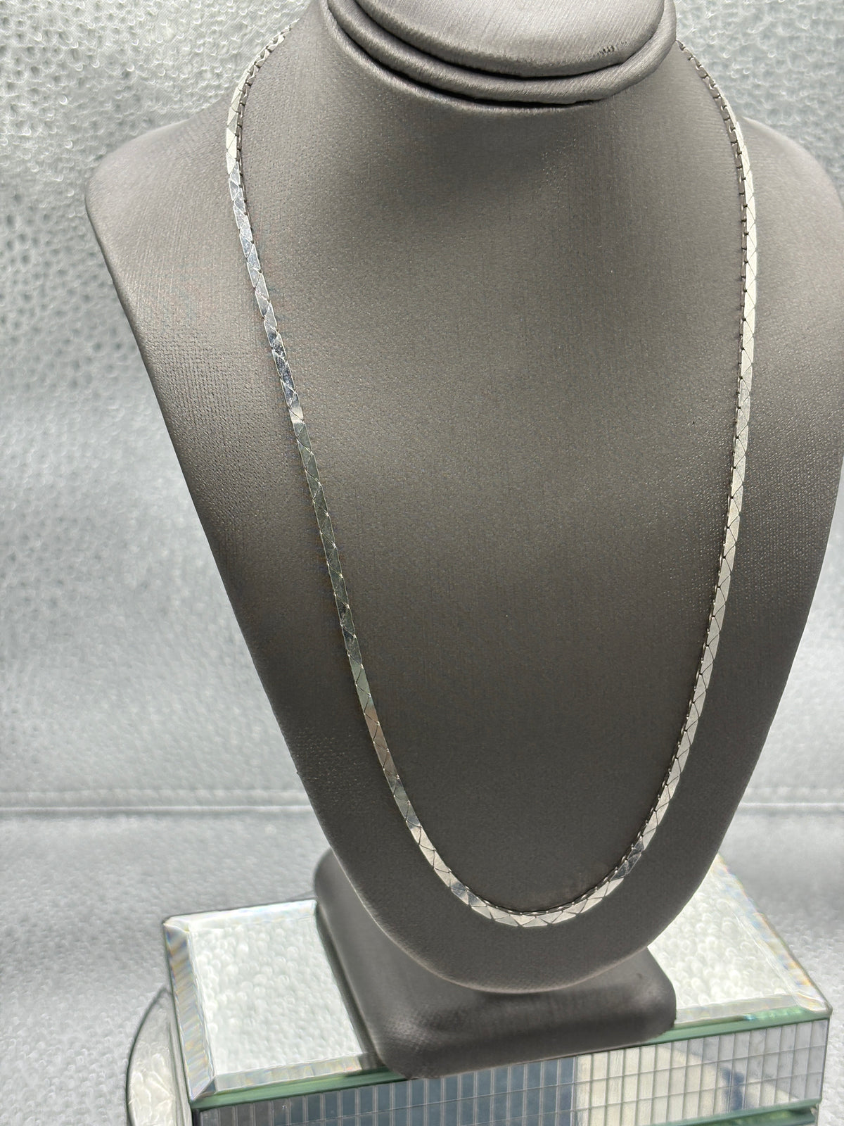 Ladies Vintage 14 Karat White Gold Cobra Link Chain