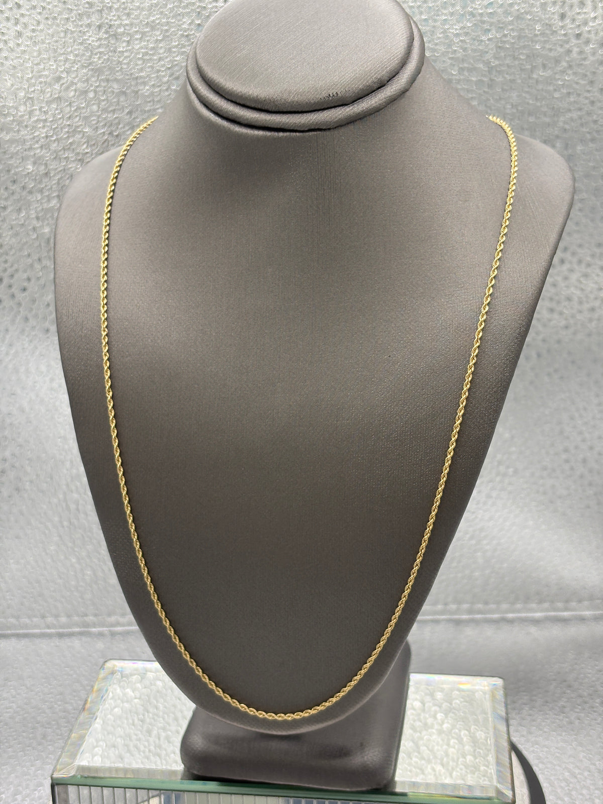 Ladies 14 Karat Solid Yellow Gold Di-Cut Solid Rope Chain