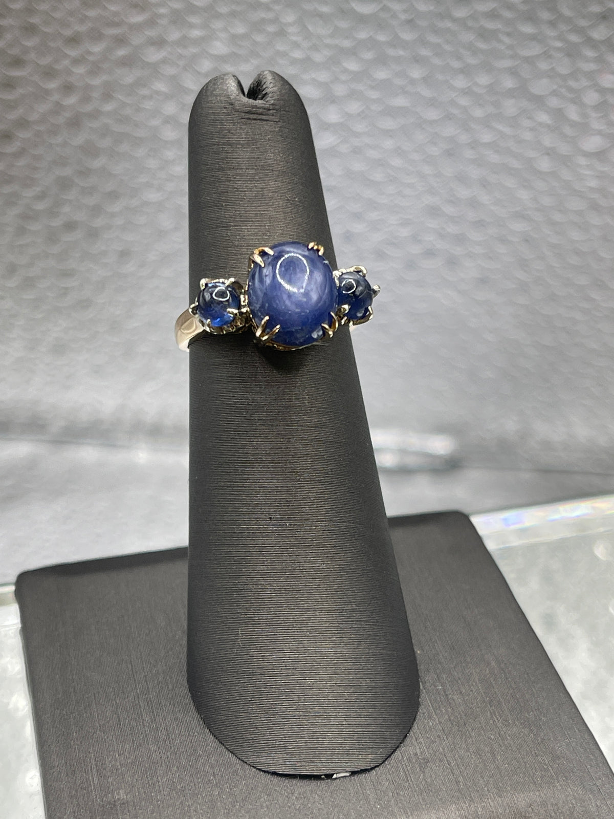 Ladies 14 Karat Yellow Gold Cabochon Blue Sapphire Ring