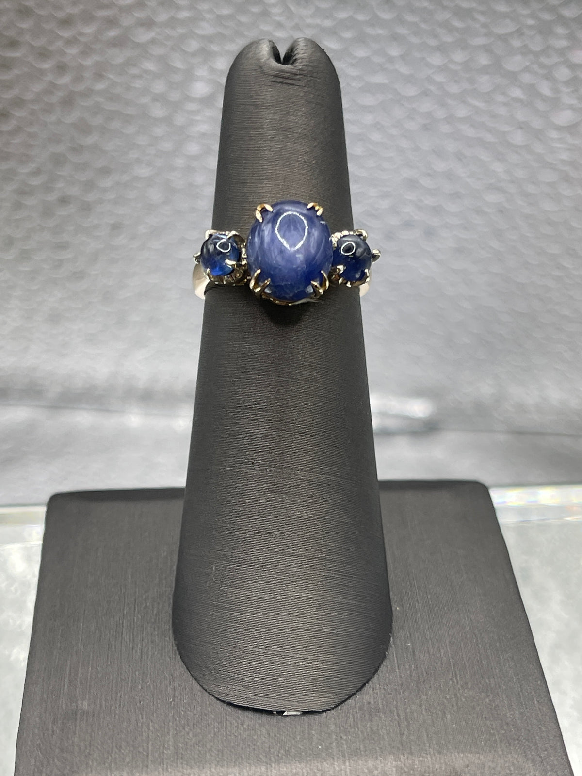Ladies 14 Karat Yellow Gold Cabochon Blue Sapphire Ring