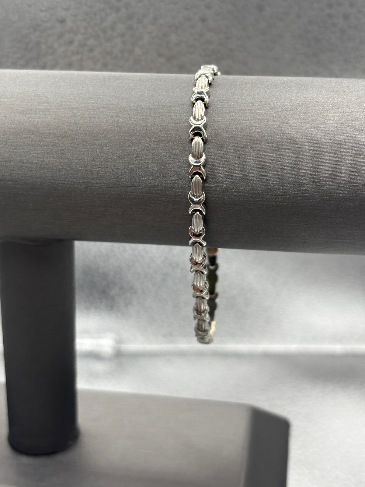 10 Karat White Gold ladies XO Love Link Bracelet