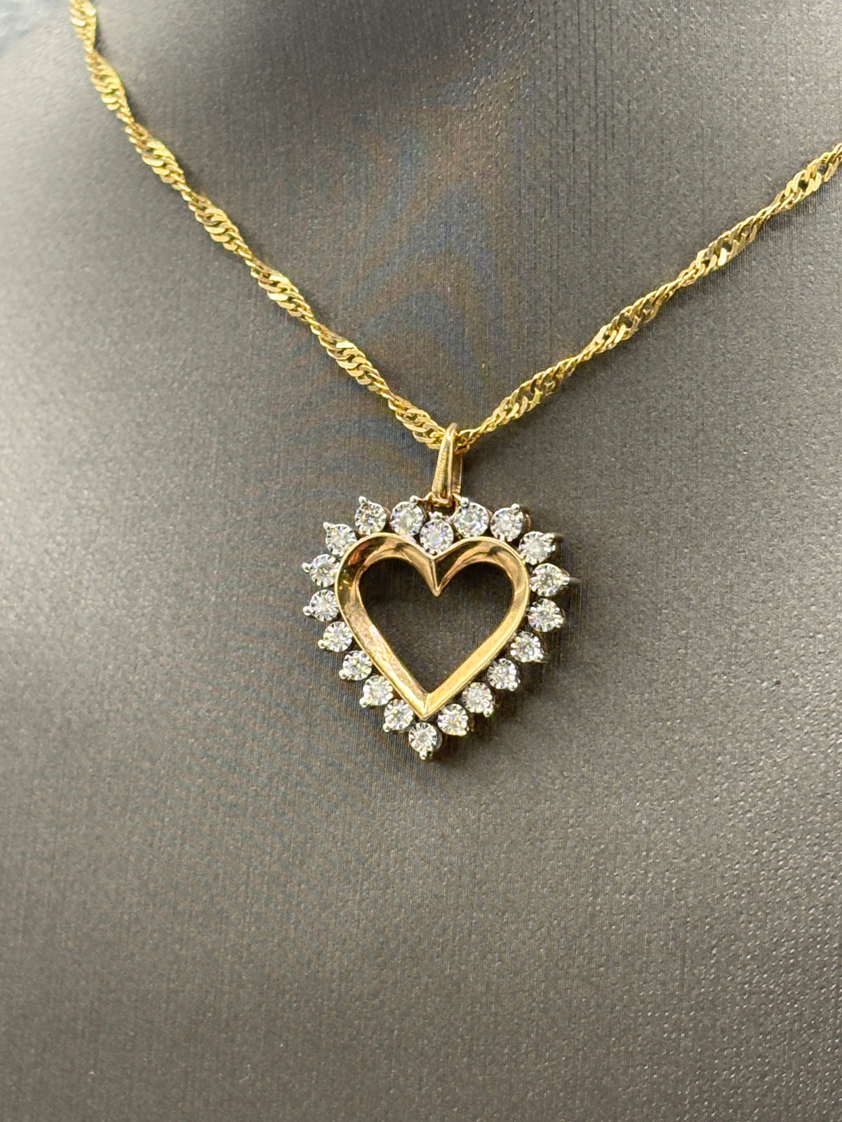 10 Karat Yellow Gold Ladies Diamond Heart Pendant