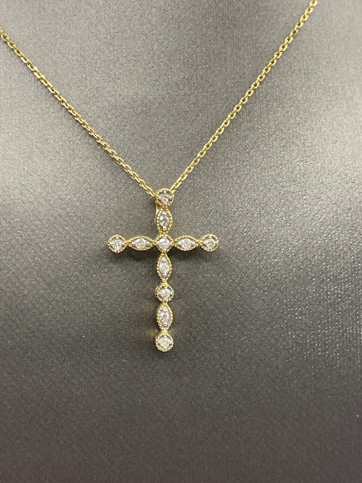 Gorgeous Ladies 10 Karat Yellow Gold Diamond Cross