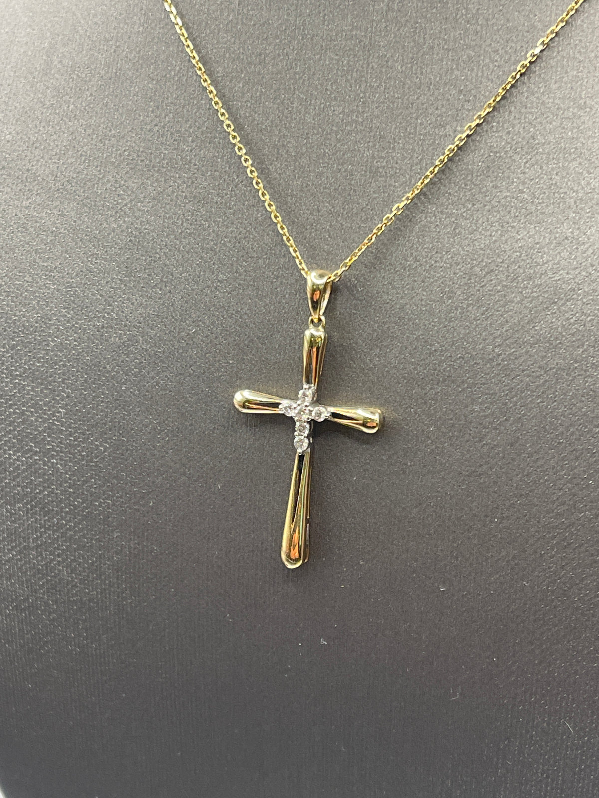 Ladies / Gents 10 Karat Yellow Gold Cross With Diamond Cross