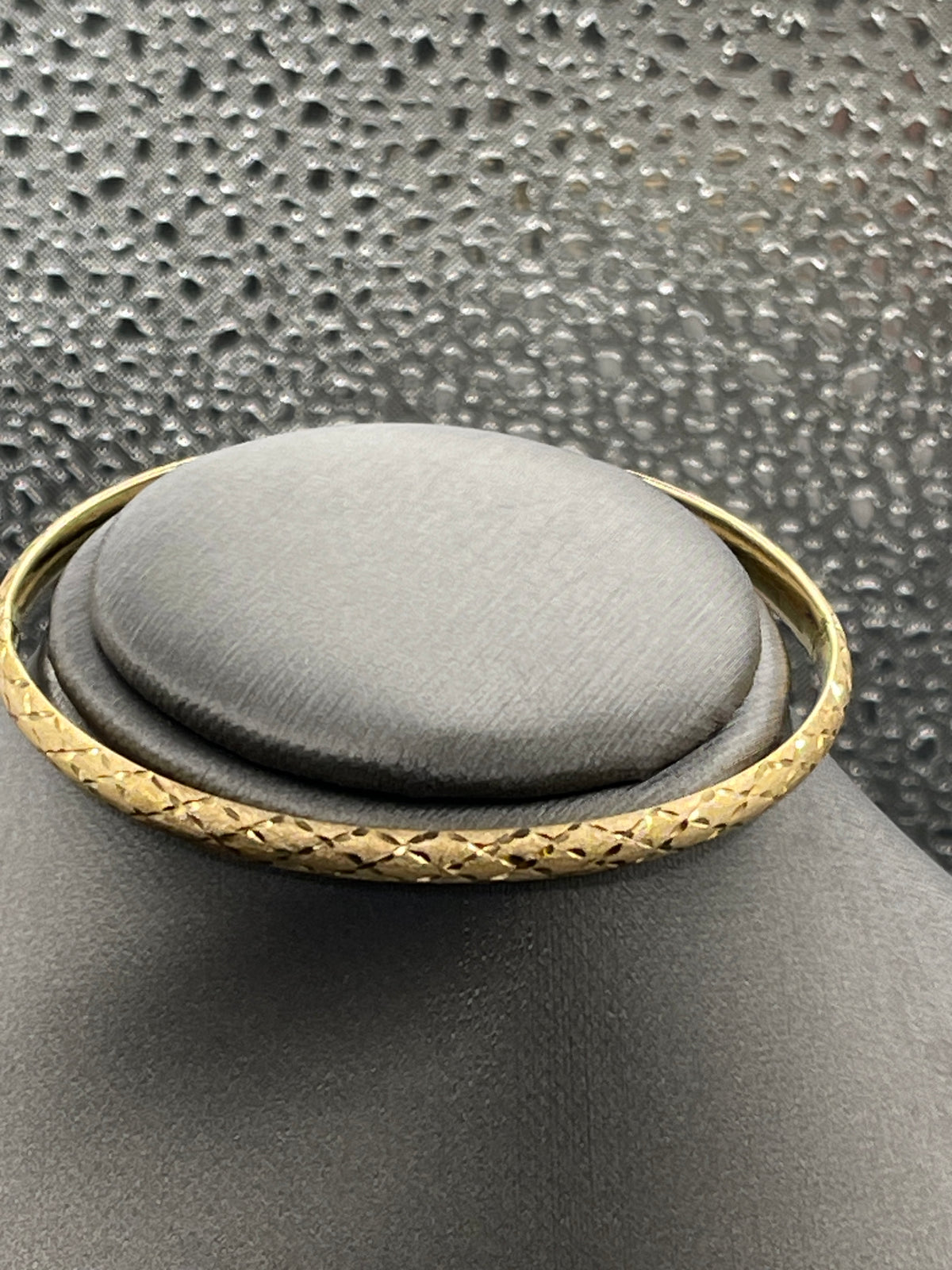 Ladies 14 Karat Solid Yellow Gold Bangle Bracelet
