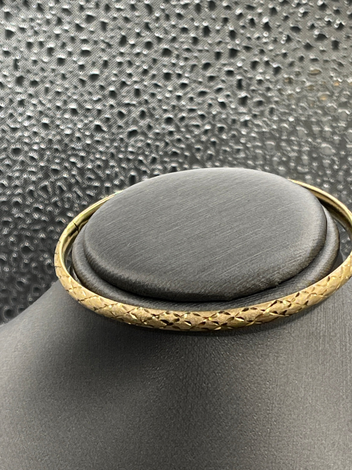 Ladies 14 Karat Solid Yellow Gold Bangle Bracelet