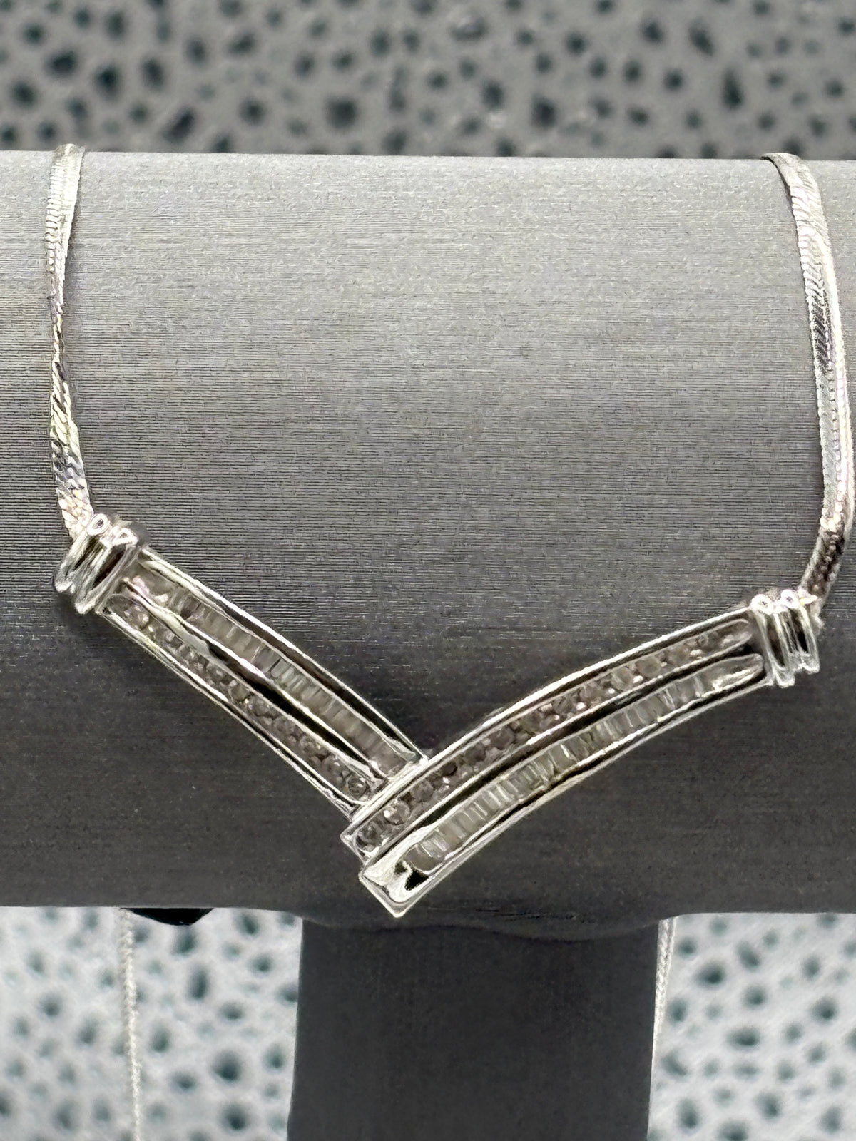 10 Karat White Gold Ladies Diamond V Spray Necklace