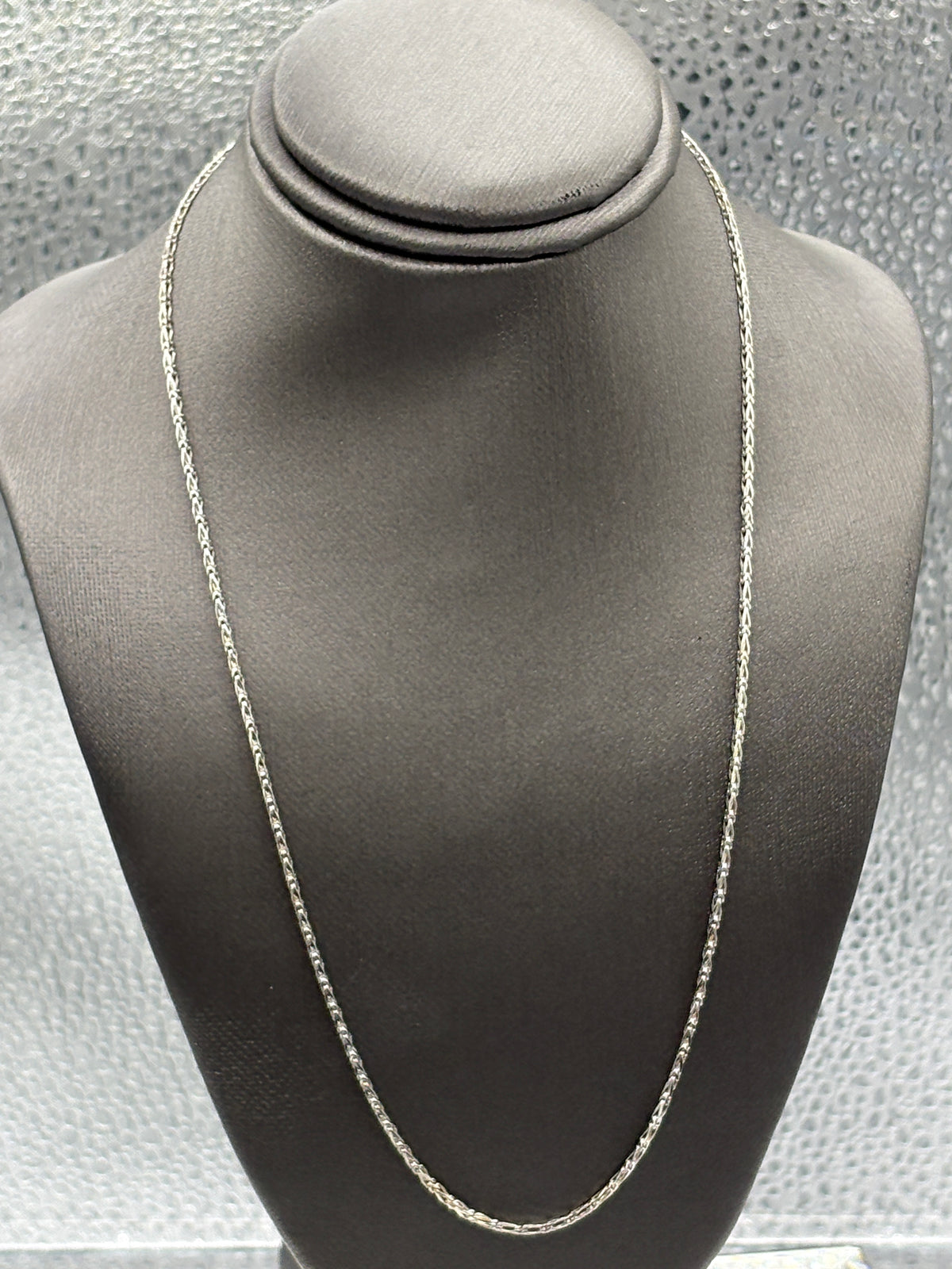 14 Karat White Gold Ladies Twisted Cable Link Chain