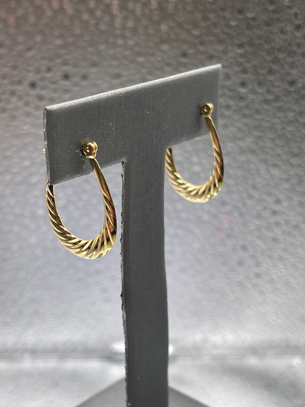 Ladies 14 Karat Solid Yellow Gold Oval Hoop Earrings