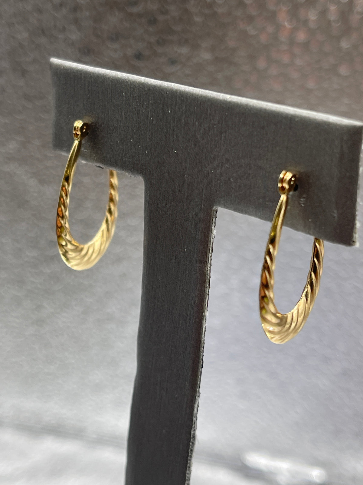Ladies 14 Karat Solid Yellow Gold Oval Hoop Earrings