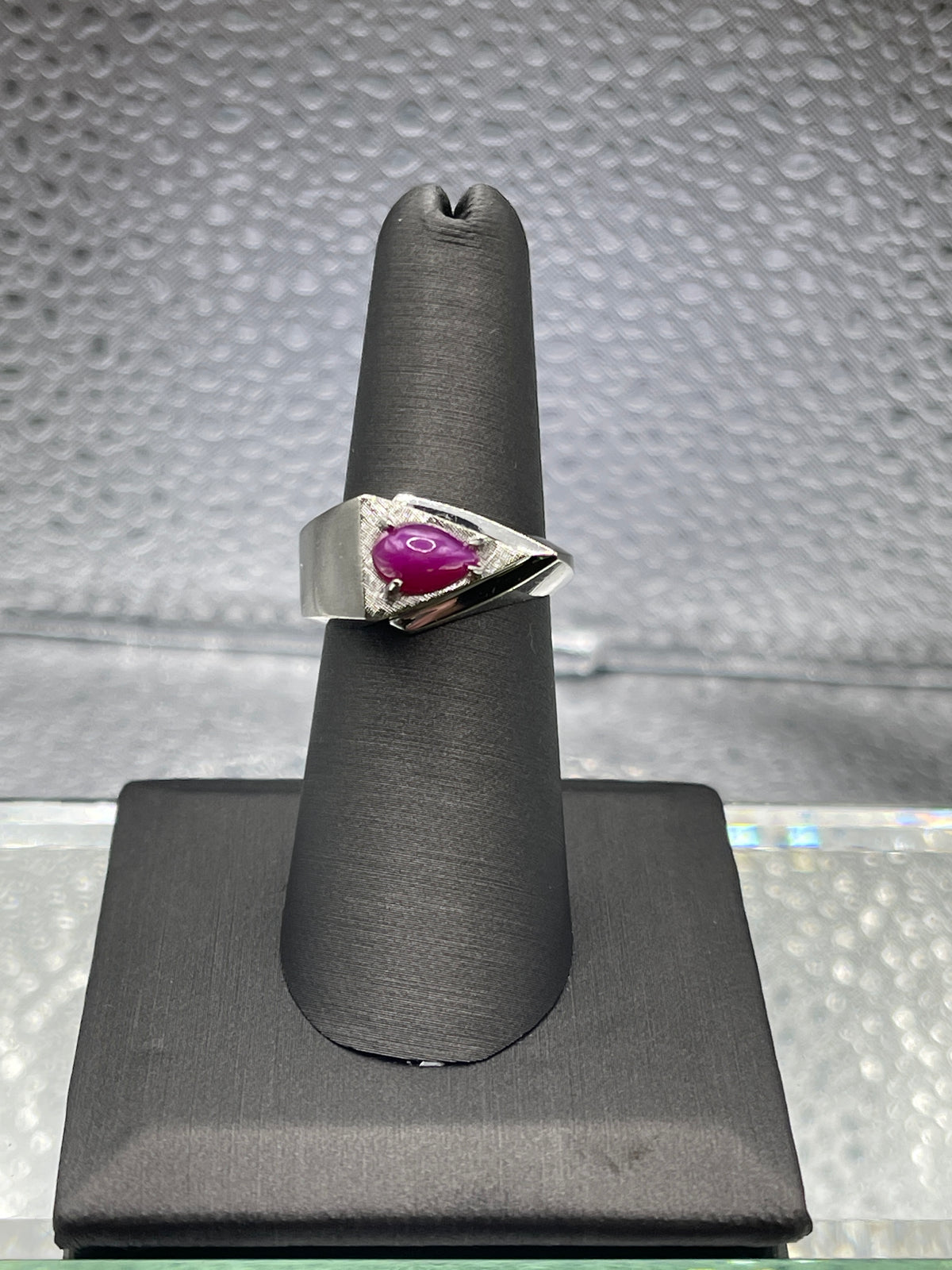 Ladies or Gents 14 Karat Solid white Gold Cabochon Pink Sapphire Ring