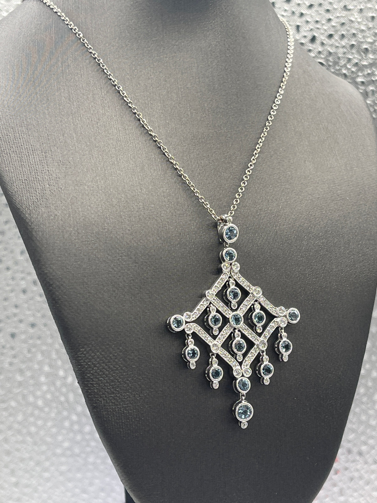 Ladies Gorgeous 18 Karat White Gold Diamond & Aquamarine Pendant & Chain