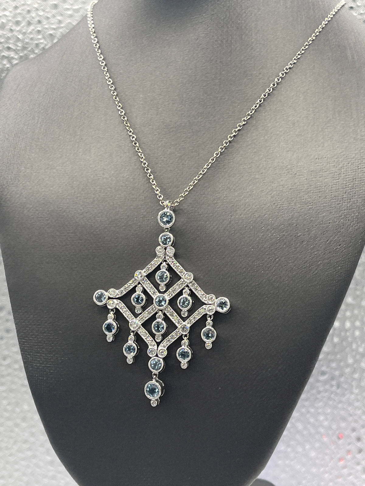 Ladies Gorgeous 18 Karat White Gold Diamond & Aquamarine Pendant & Chain