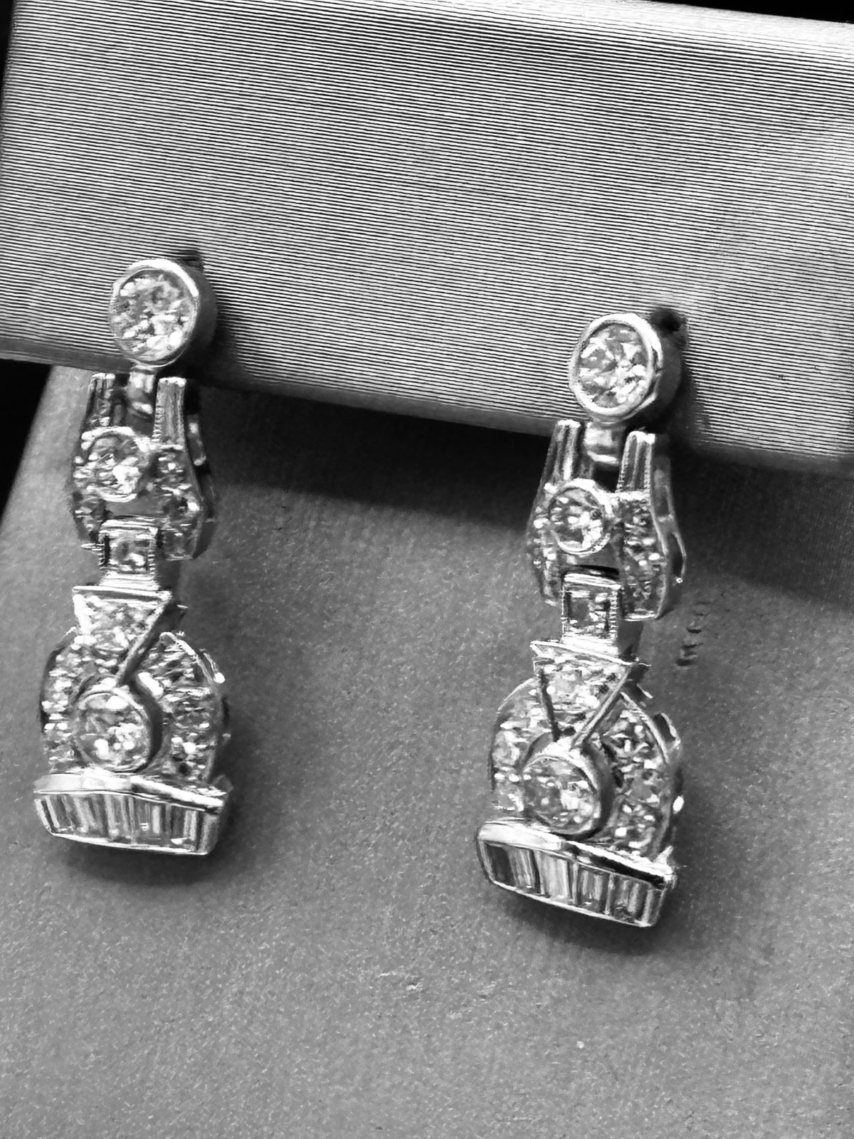 Antique Ladies Platinum & Diamond Art Deco Dangling Earrings