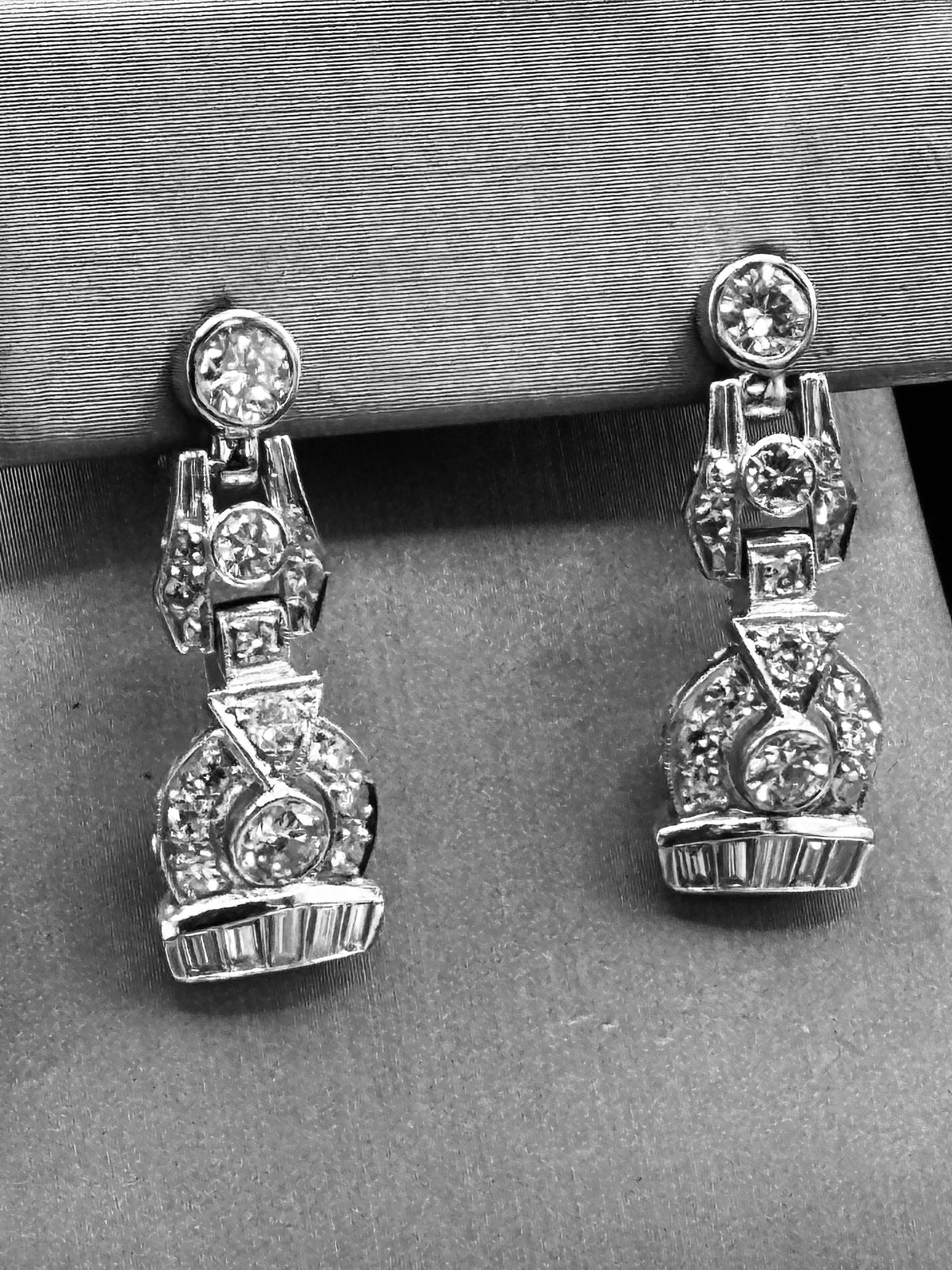 Antique Ladies Platinum & Diamond Art Deco Dangling Earrings
