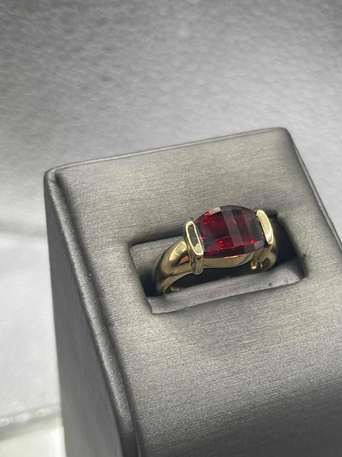 Ladies / Gents 14 Karat Yellow Gold Faceted Almandine Garnet Ring