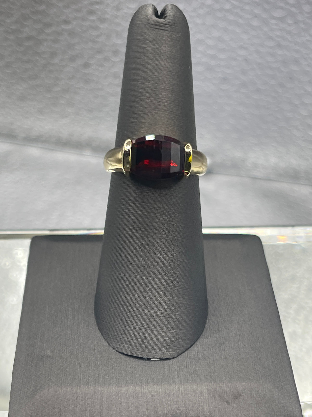 Ladies / Gents 14 Karat Yellow Gold Faceted Almandine Garnet Ring