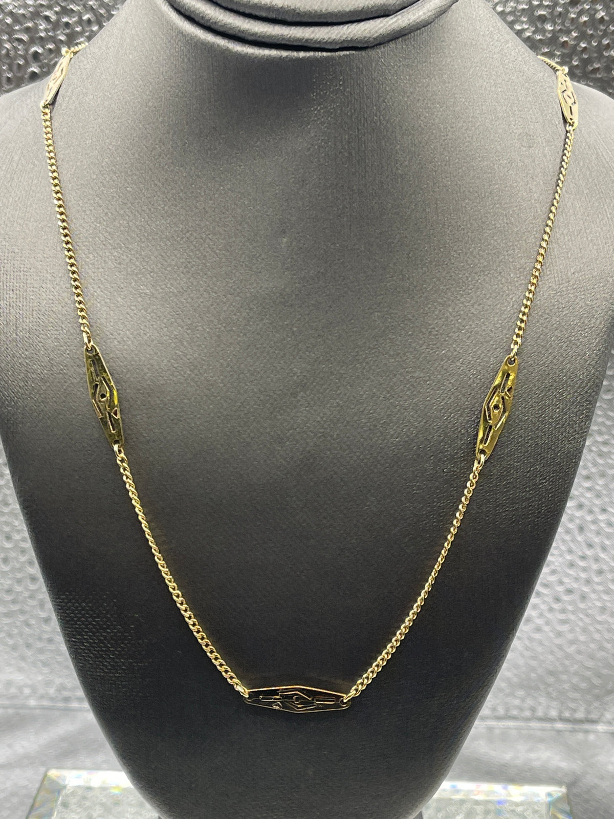 Ladies Gorgeous 14 Karat Solid Yellow Gold Infinity Link Chain