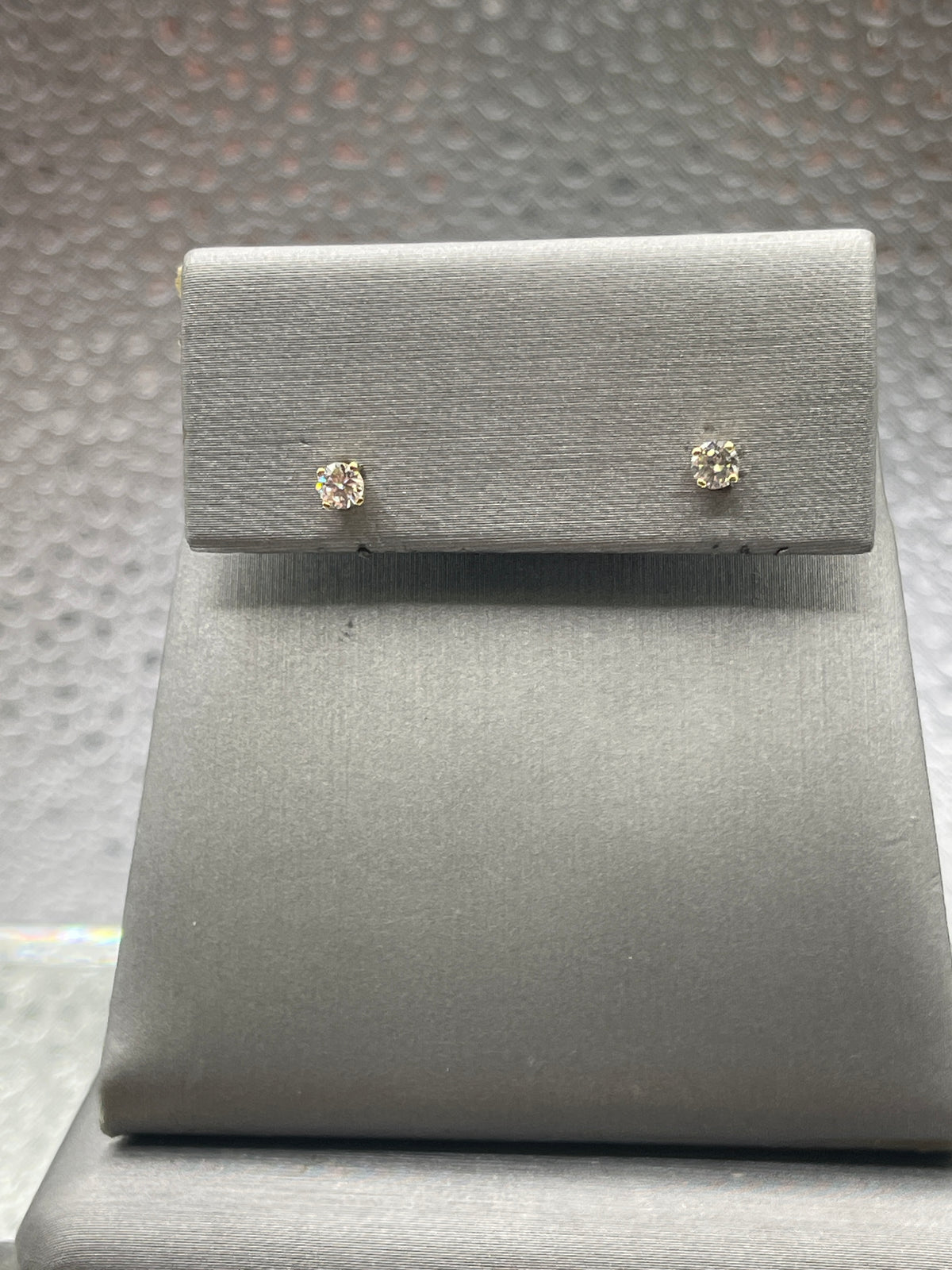 Ladies 14 Karat Solid Yellow Gold Diamond Stud Earrings