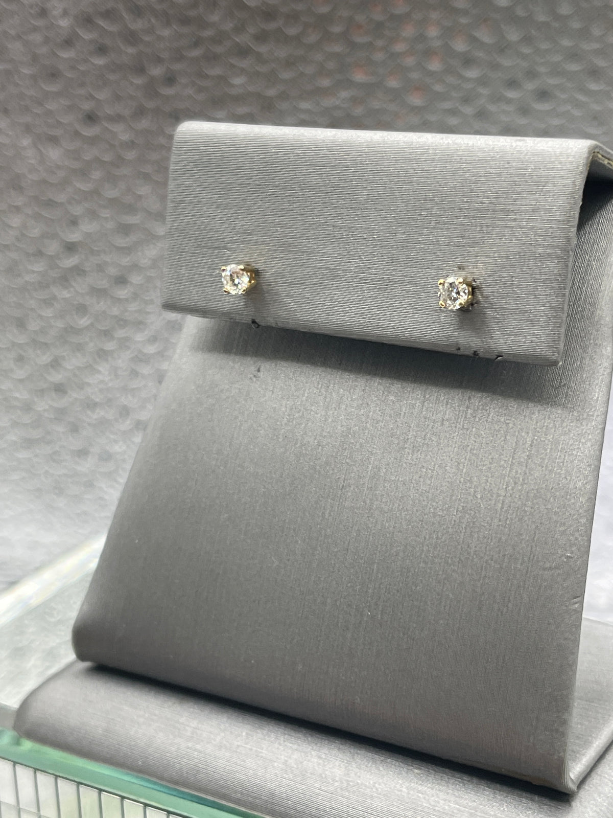 Ladies 14 Karat Solid Yellow Gold Diamond Stud Earrings