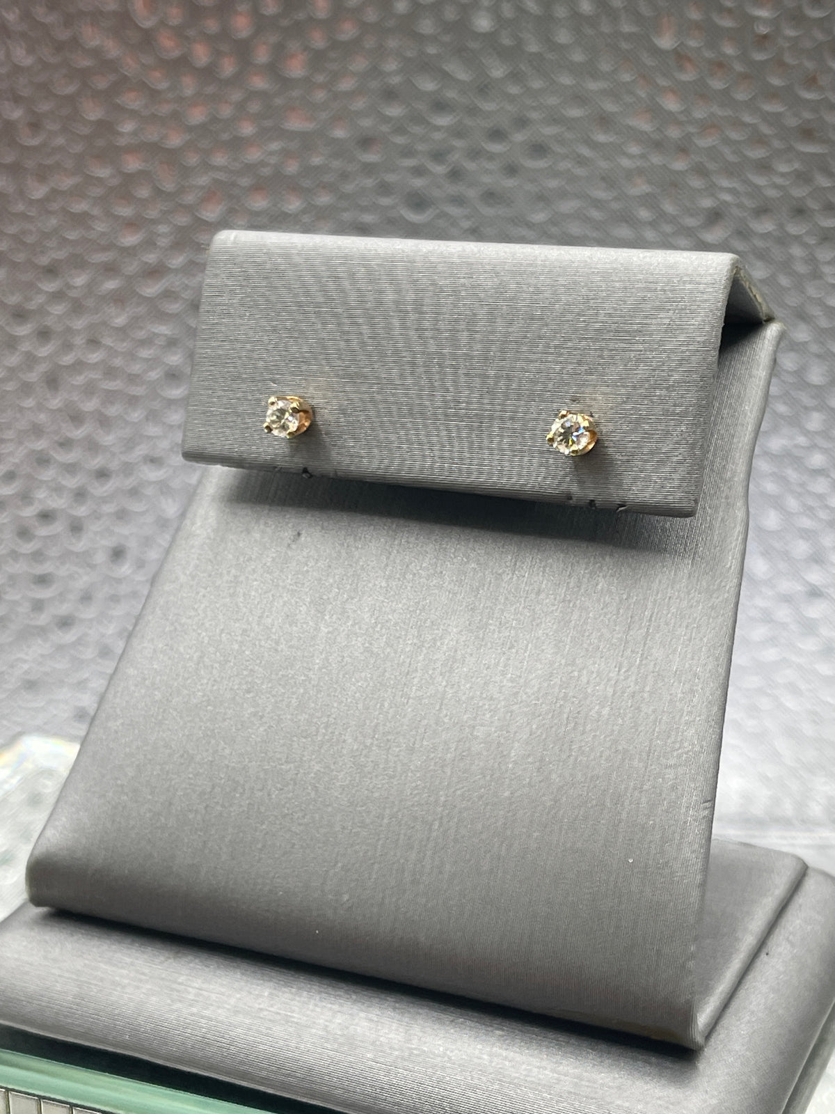 Ladies 14 Karat Solid Yellow Gold Diamond Stud Earrings