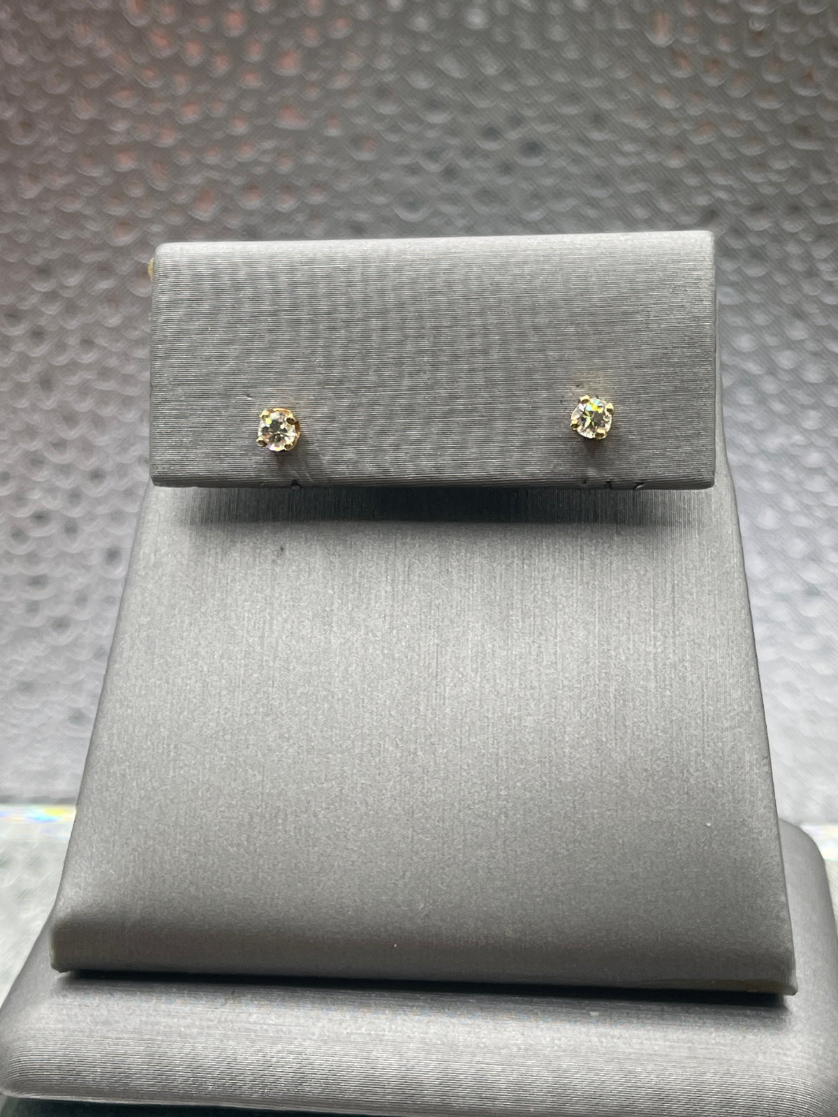 Ladies 14 Karat Solid Yellow Gold Diamond Stud Earrings