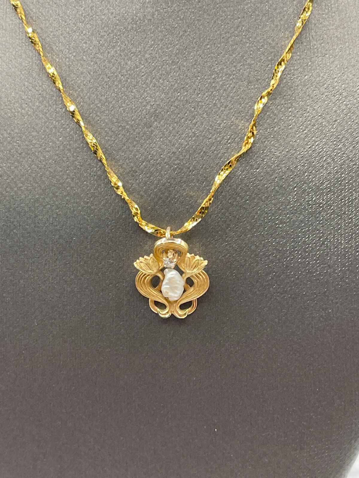 Ladies Antique 14 Karat Solid Yellow Gold Freshwater Pearl and Diamond Necklace