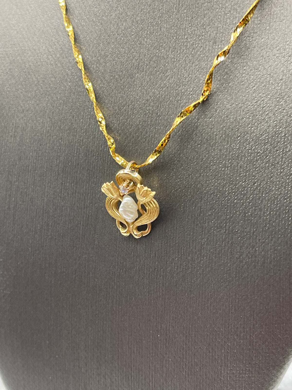 Ladies Antique 14 Karat Solid Yellow Gold Freshwater Pearl and Diamond Necklace