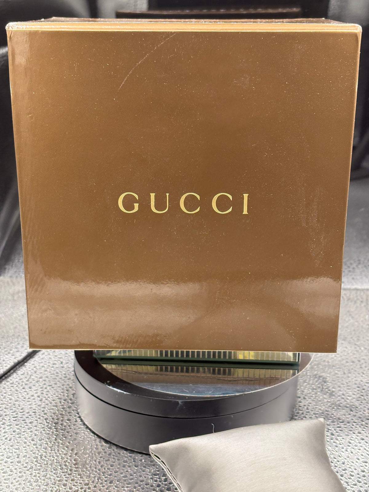 Vintage Ladies 5500 White Dial Gucci Watch