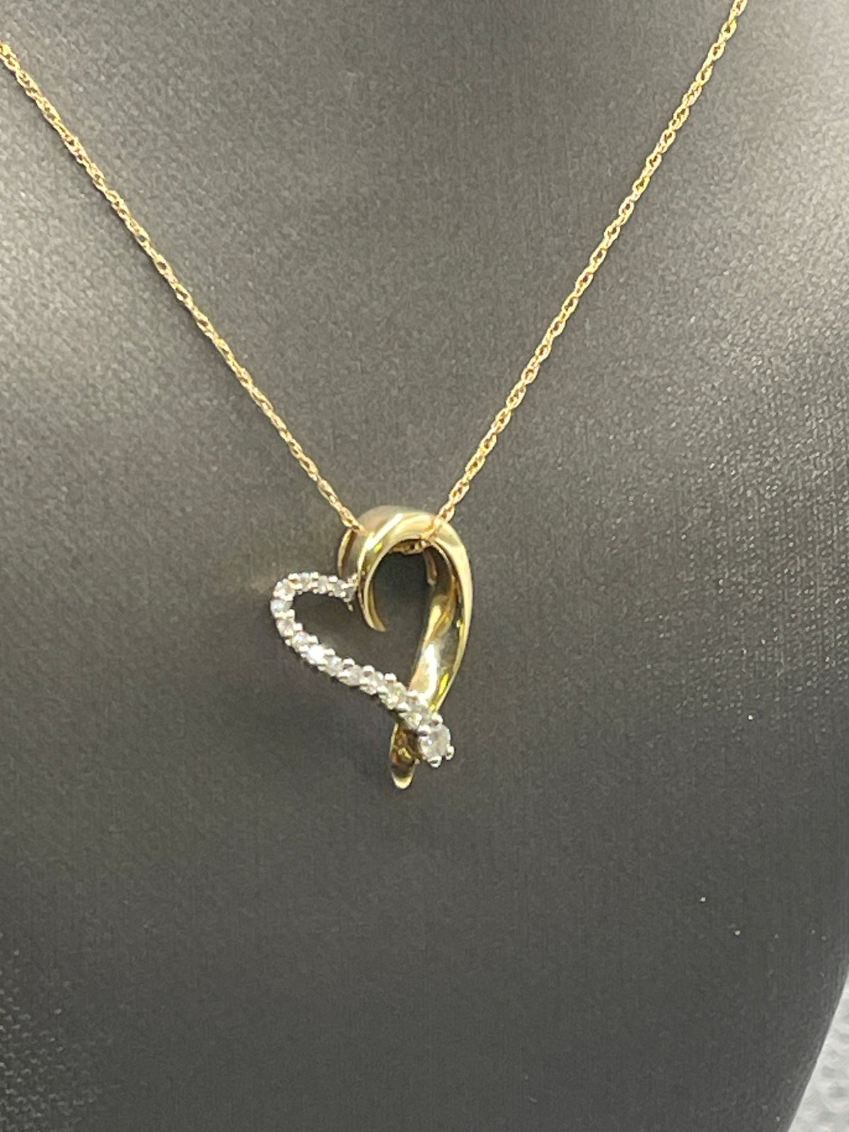 Ladies 10 Karat Solid Yellow Gold Diamond Heart Necklace