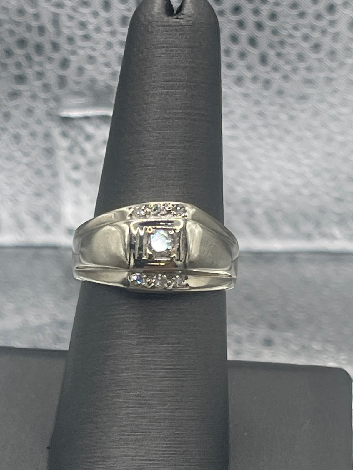 Ladies or Mens 14 Karat Solid White Gold Diamond Ring