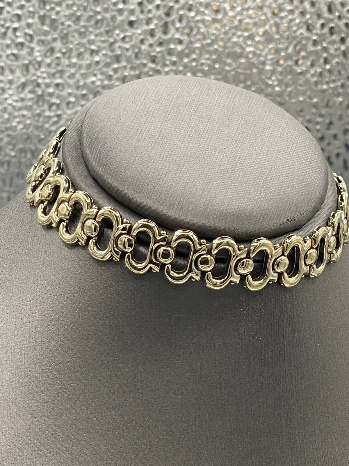 A Fancy Ladies Italian 14 Karat Yellow Gold Oval Custom Link Bracelet