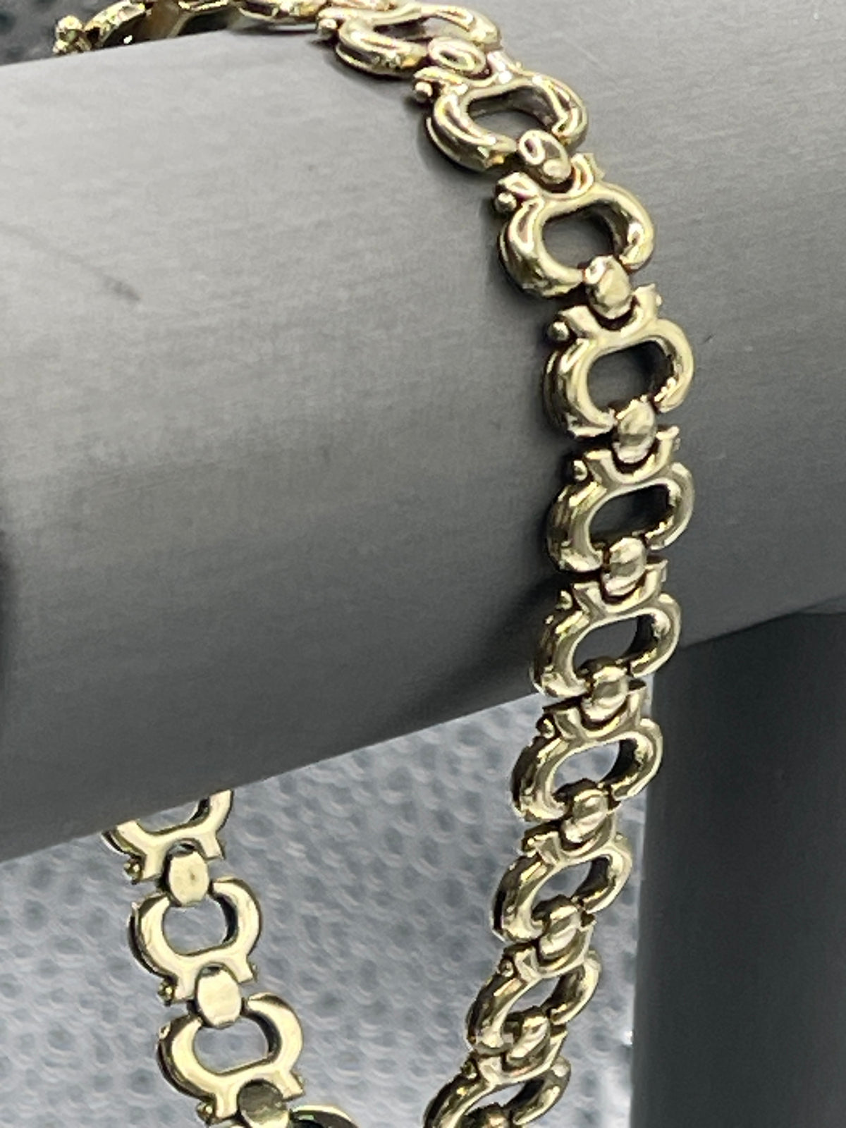 A Fancy Ladies Italian 14 Karat Yellow Gold Oval Custom Link Bracelet