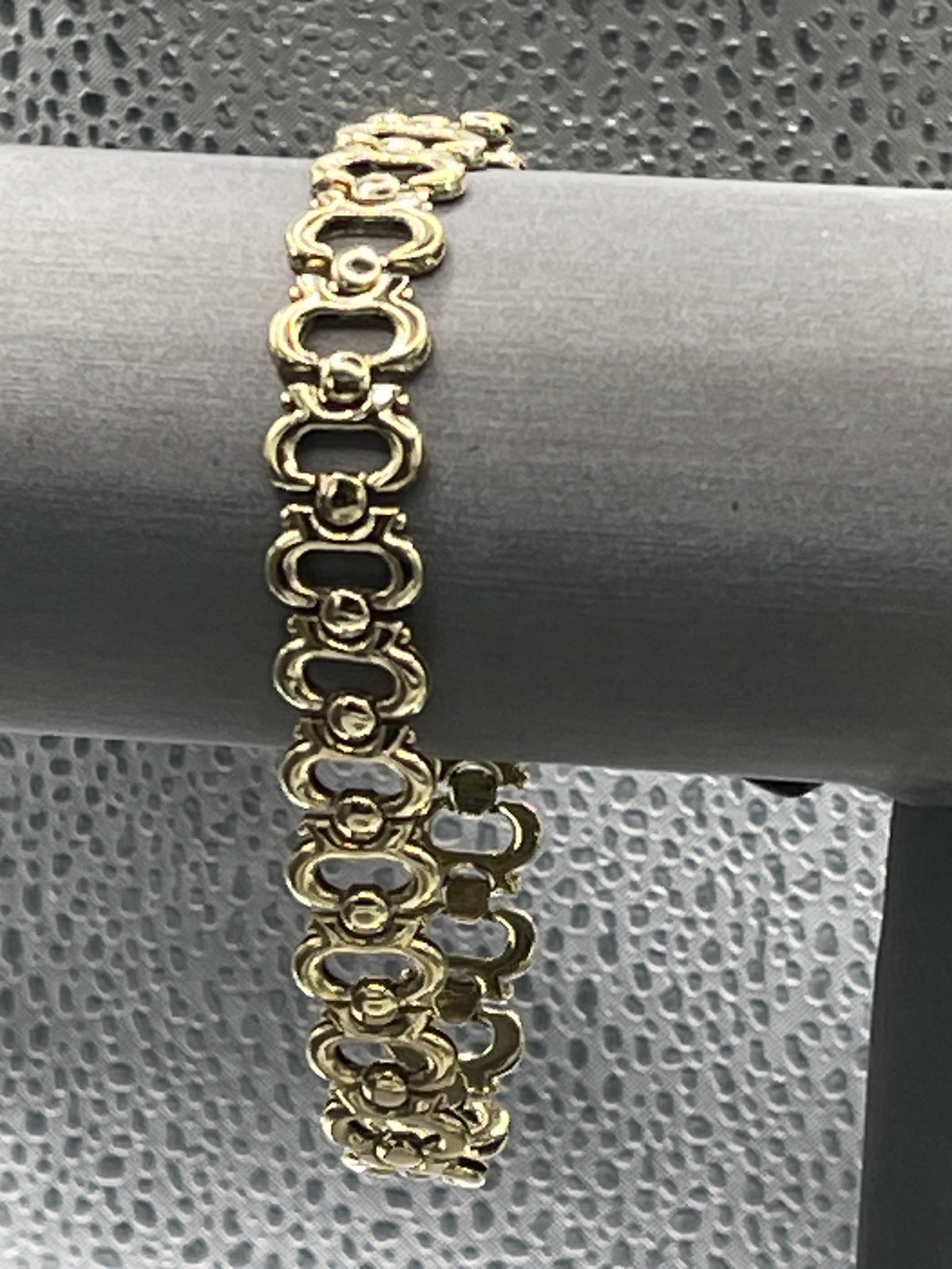 A Fancy Ladies Italian 14 Karat Yellow Gold Oval Custom Link Bracelet