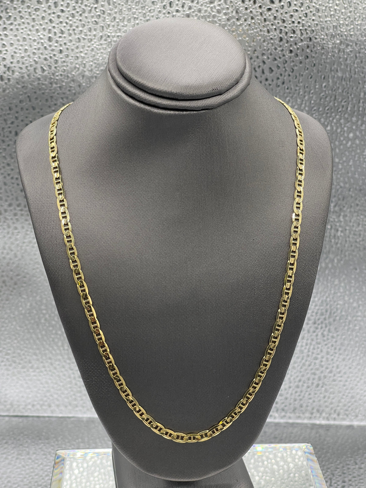 A Fabulous 14 Karat Yellow Gold Solid Anchor Link Necklace
