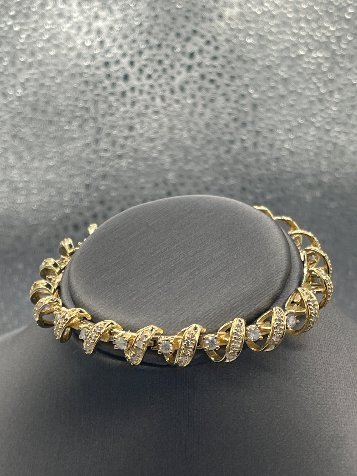 Ladies Gorgeous 14 Karat Yellow Gold Diamond San Marco Bracelet