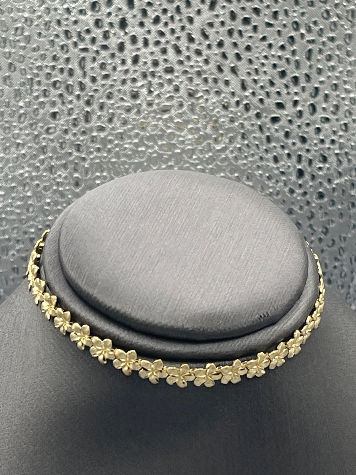 Ladies 14 Karat Yellow Gold Sparkling Continuous Flower Link Bracelet