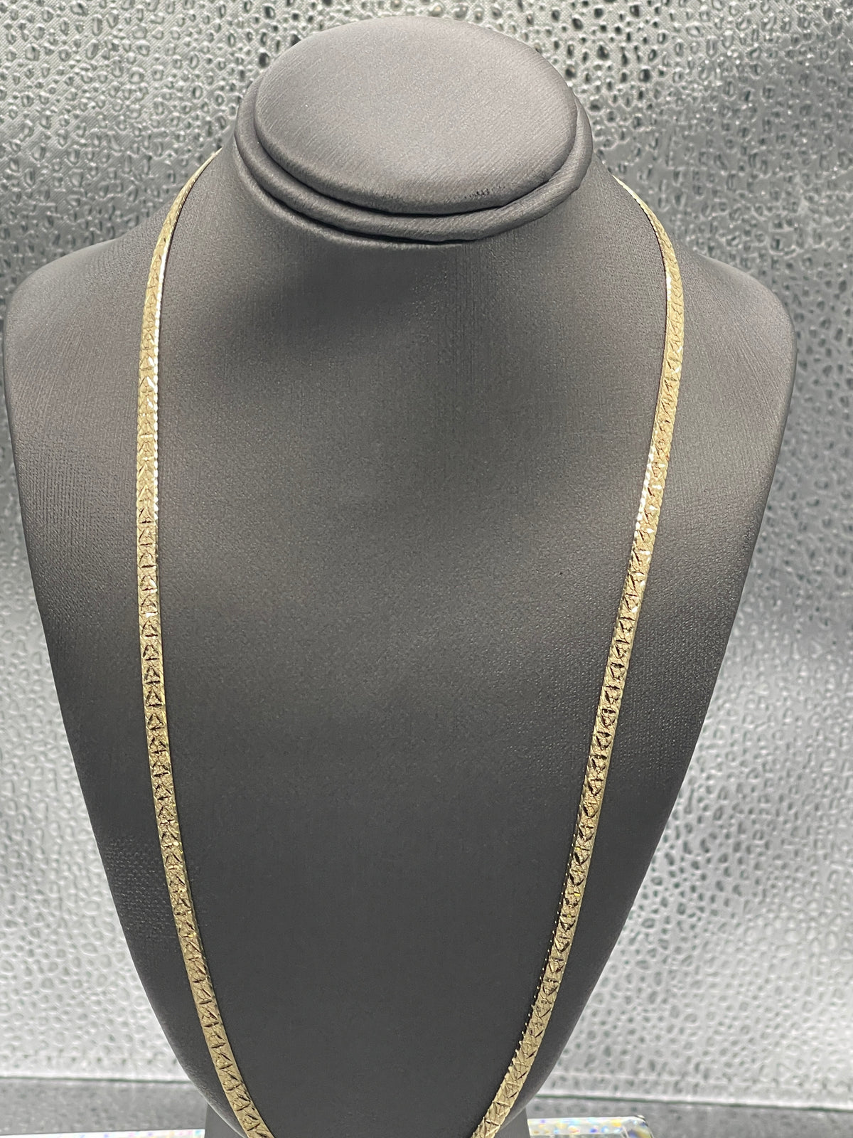 Vintage 14 Karat Yellow Gold Diamond-Cut Beveled Edge Herringbone Chain