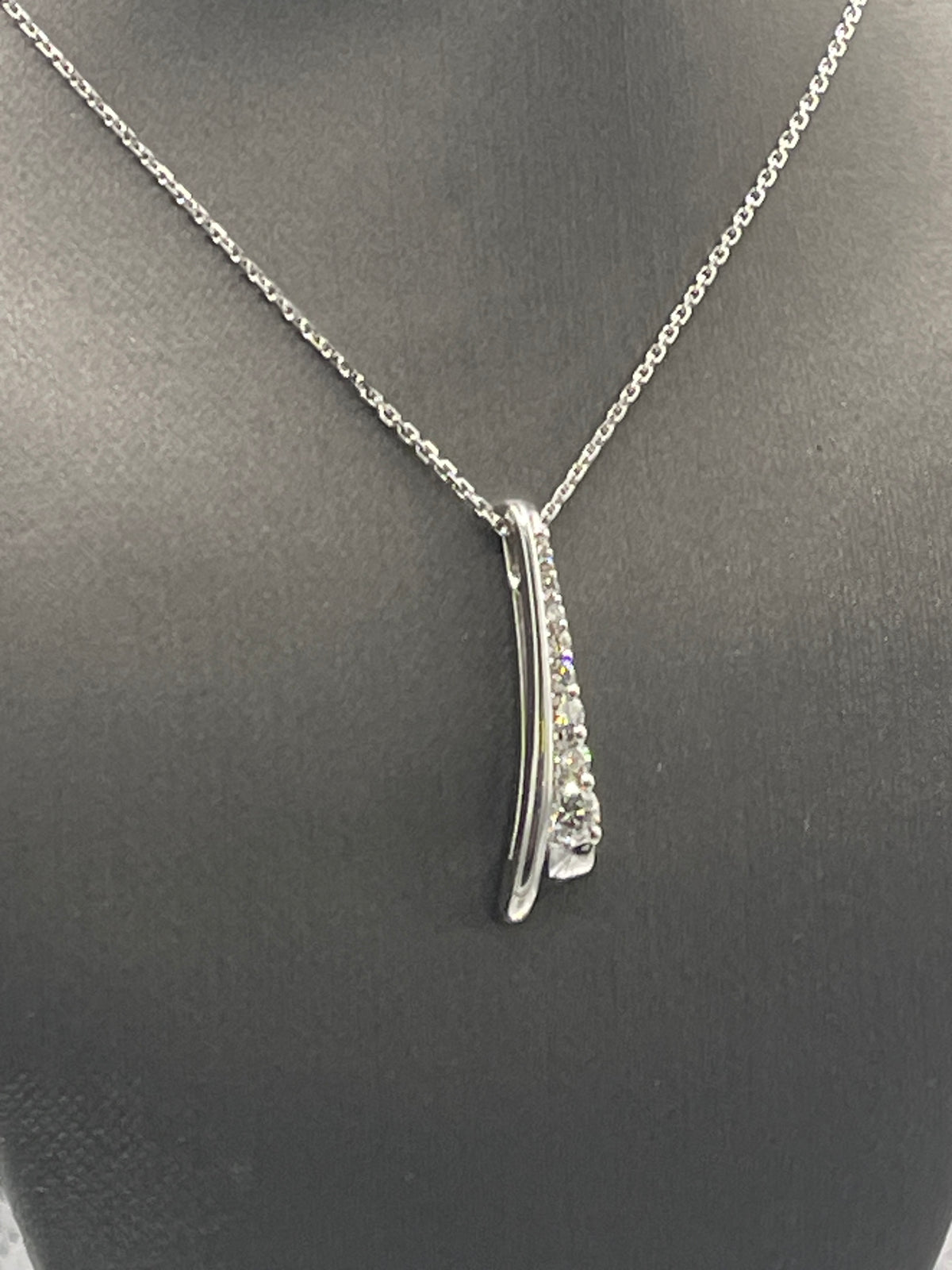 Ladies 14 Karat White Gold Cascade Diamond Flair Pendant & Chain