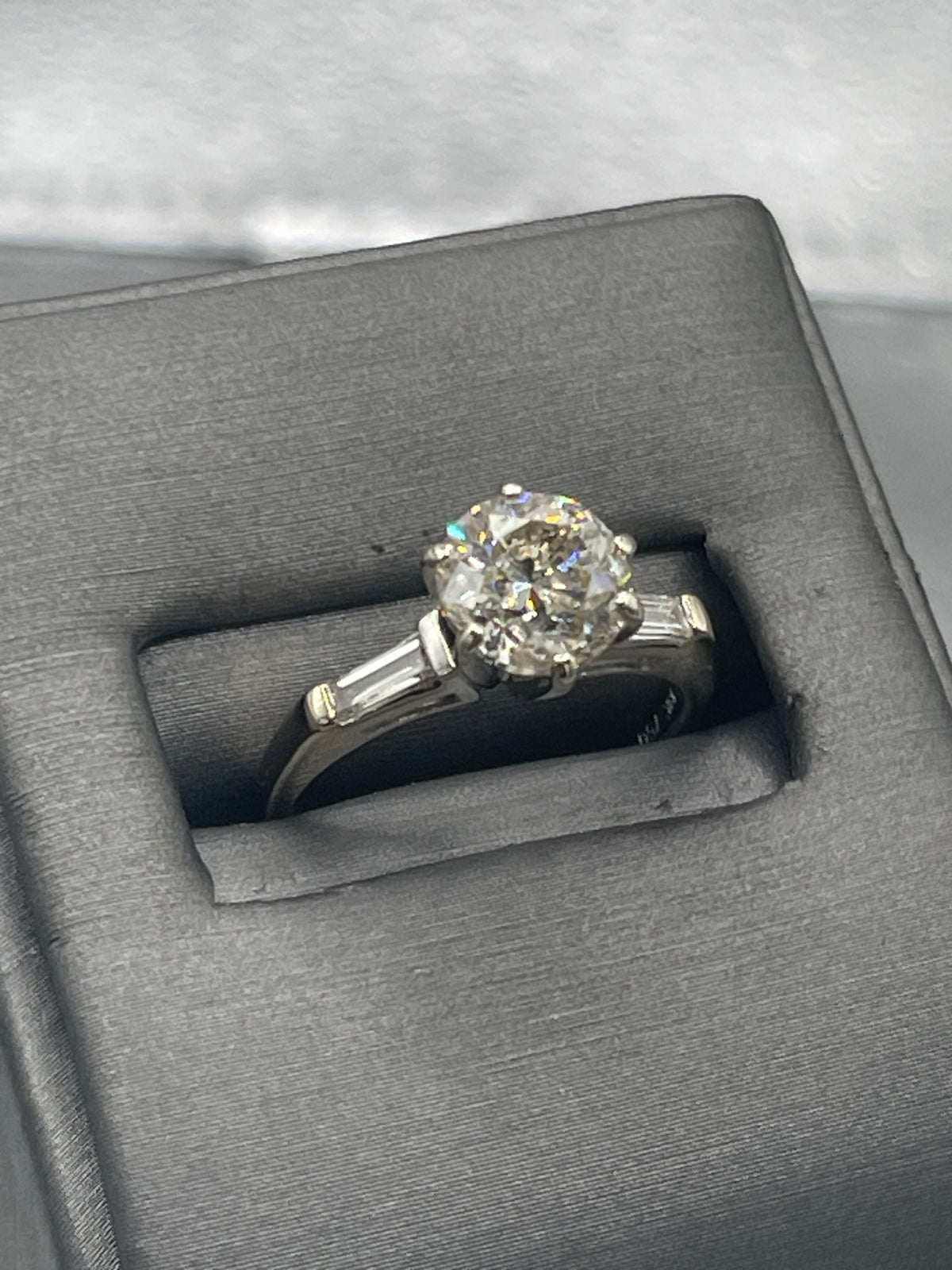 Ladies 14 Karat White Gold Round Diamond Engagement Ring
