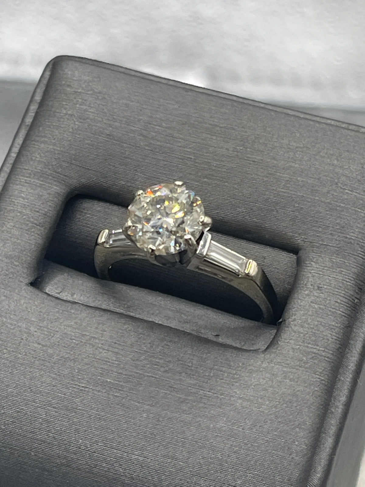 Ladies 14 Karat White Gold Round Diamond Engagement Ring