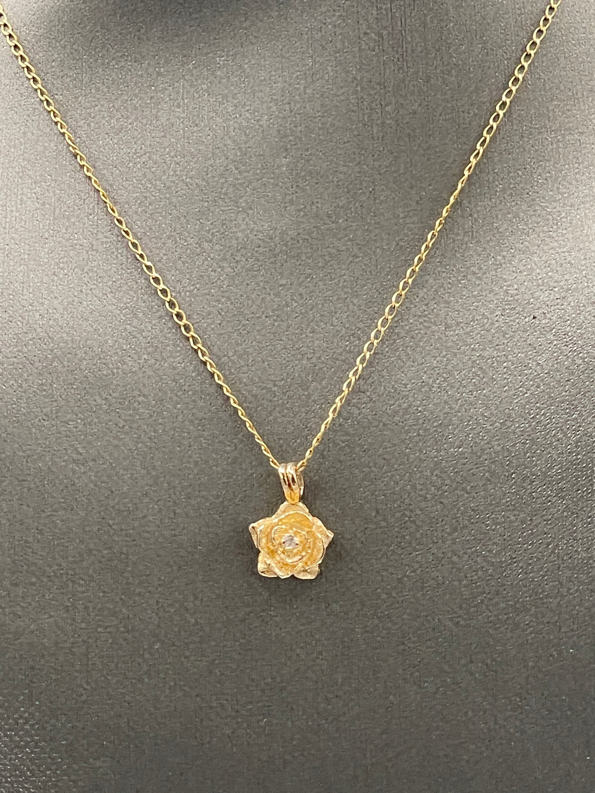 Ladies 14 Karat Yellow Gold Rose Flower Pendant & Diamond